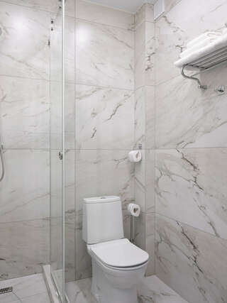 Гостиница 7 Дорог Иркутск Номер первой категории (Стандарт двухместный с 2 кроватями)-12