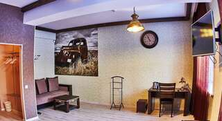 Гостиница 7 Дорог Иркутск Номер-студио с кроватью размера "king-size" и диван-кроватью-6