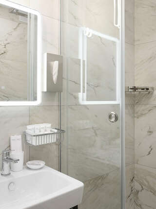 Гостиница 7 Дорог Иркутск Номер первой категории (Стандарт двухместный с 2 кроватями)-11