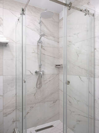 Гостиница 7 Дорог Иркутск Номер первой категории (Стандарт двухместный с 2 кроватями)-4