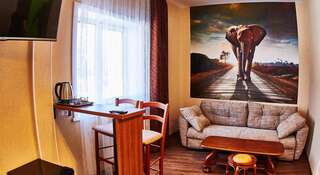 Гостиница 7 Дорог Иркутск Номер-студио с кроватью размера "king-size" и диван-кроватью-8