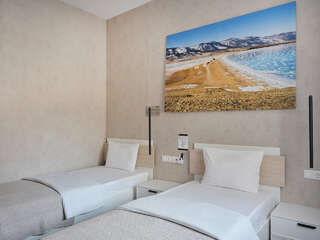 Гостиница 7 Дорог Иркутск Номер первой категории (Стандарт двухместный с 2 кроватями)-5