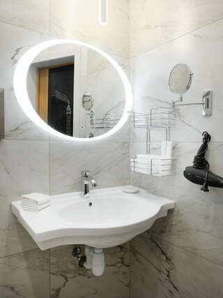 Гостиница 7 Дорог Иркутск Номер первой категории (Стандарт Улучшенный с 2 кроватями)-5