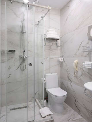 Гостиница 7 Дорог Иркутск Номер первой категории (Стандарт двухместный с 1 кроватью)-4